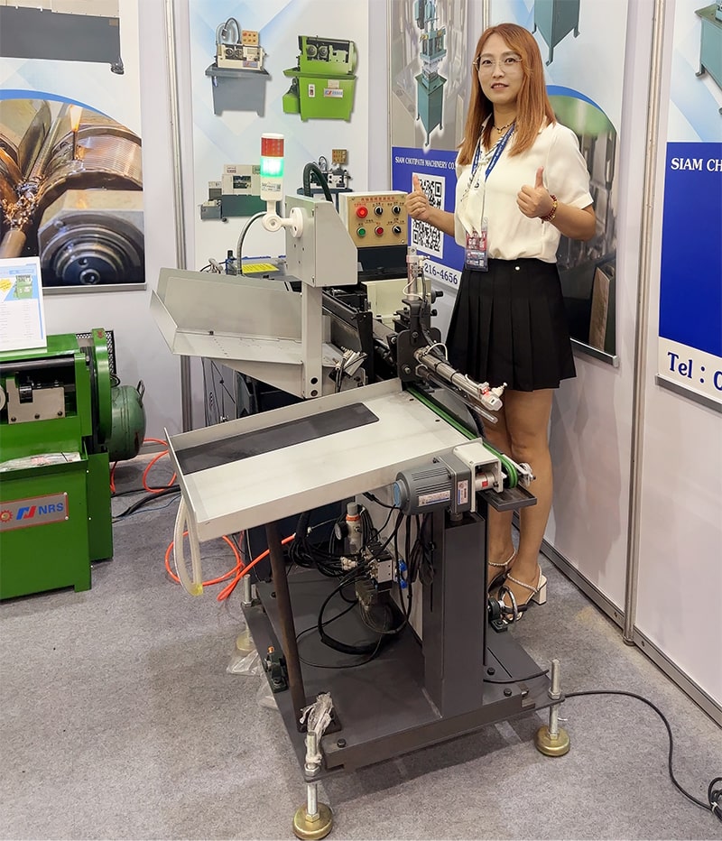 Mesin bergulung utas di pameran industri Thailand 2025